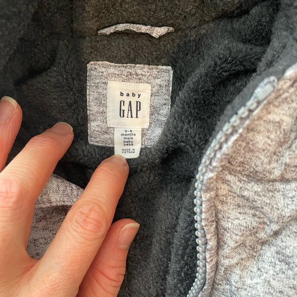 Baby Gap one piece snowsuit - Picture 2 of 4